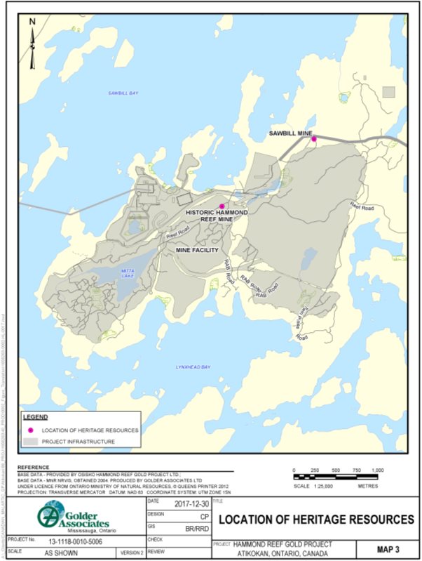 La carte montre le site minier historique de Hammond Reef situé à l'extrémité est du puits est. La mine Sawbill est au nord de l'amoncellement de stériles et à côté de la route du site.